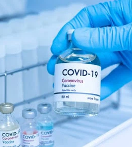 Nếu là đối tượng được ưu tiên thì nên tiêm vaccine COVID-19: Điều người dân cần ghi nhớ trước khi tiêm