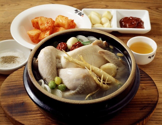 Sâm hầm gà Hàn quốc