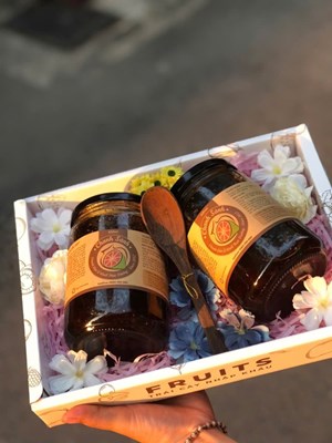 Hộp quà tặng sức khỏe cho các cô giáo thân yêu ngày 20.10, gồm 2 lọ chanh sành trị ho, khản giọng.