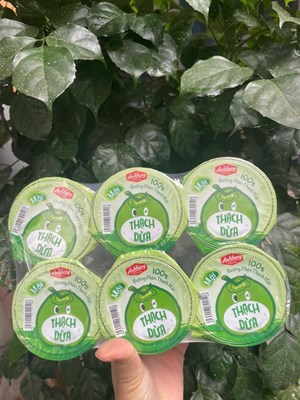 Thạch dừa Ánh Hồng thanh mát, mỗi lốc 6 ly x 150gr.