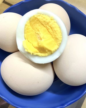 Trứng gà đông trùng Ngọc hương thơm béo, giàu dinh dưỡng, hộp 10 quả.