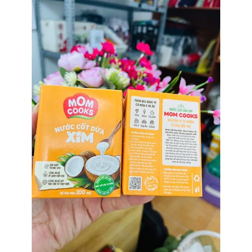 Nước cốt dừa Xim Mom Cooks hộp 200ml tiện sử dụng.