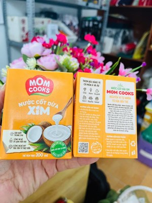 Nước cốt dừa Xim Mom Cooks hộp 200ml tiện sử dụng.